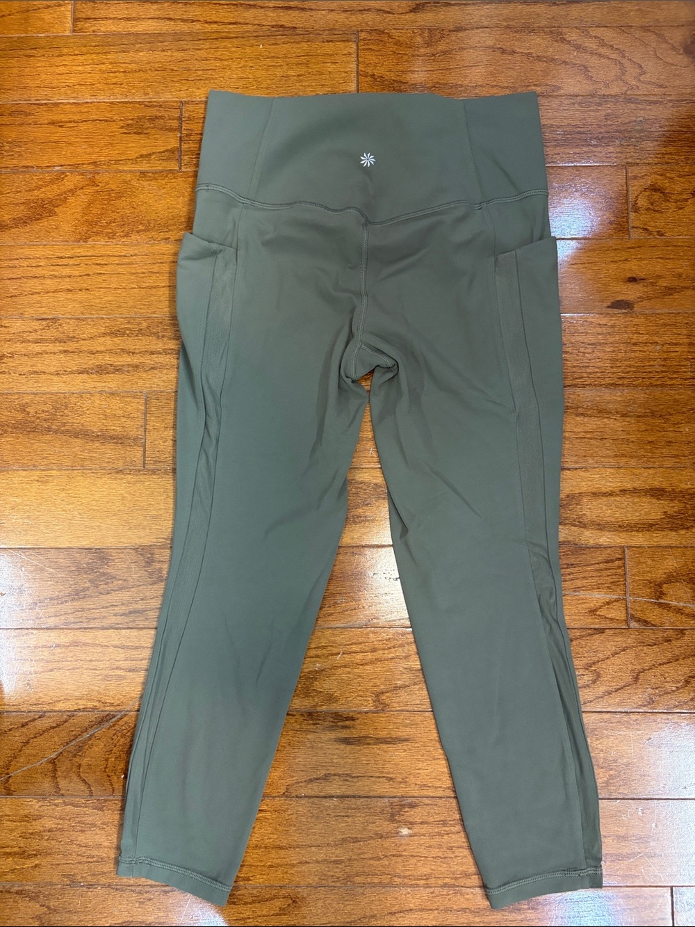 Athleta salutation stash mesh 7/8 tight legging medium army green pockets
